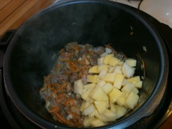 Суп рассольник в мультиварке с говядиной и солеными огурцами