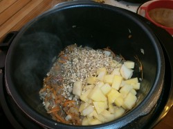 Суп рассольник в мультиварке с говядиной и солеными огурцами