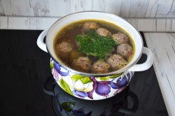 Суп с фрикадельками и фасолью консервированной