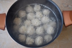 название картинки Суп с фрикадельками и вермишелью