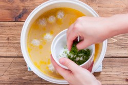 название картинки Суп с фрикадельками в мультиварке