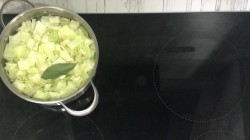 название картинки Суп с капустой и картошкой