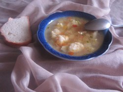 название картинки Суп с клецками, свининой, картошкой и болгарским перцем