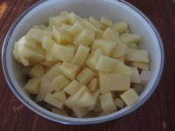 название картинки Суп с клецками, свининой, картошкой и болгарским перцем