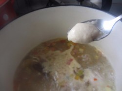 название картинки Суп с клецками, свининой, картошкой и болгарским перцем