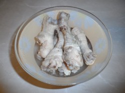 Суп с курицей и жареной лапшой-паутинкой