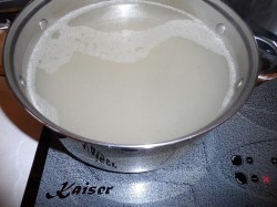 Суп с курицей и жареной лапшой-паутинкой