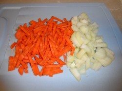 Суп с курицей и жареной лапшой-паутинкой