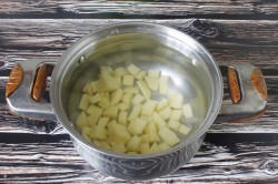 название картинки Суп с пельменями и картошкой