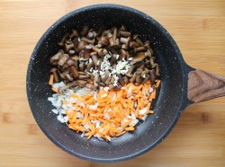 название картинки Суп с плавленым сыром и лесными опятами