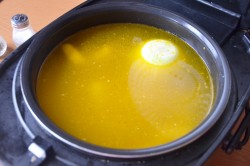 название картинки Суп с рисом и ребрышками в мультиварке