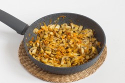 Сырный суп с плавленным сыром и грибами