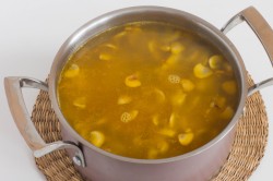 Сырный суп с плавленным сыром и грибами