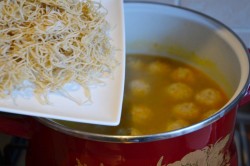 название картинки Суп с тефтелями и вермишелью