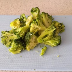 Суп с томатами кальмарами и брокколи - шаг 3