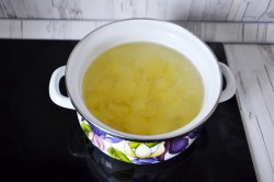 название картинки Суп щи из квашеной капусты с курицей