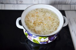 название картинки Суп щи из квашеной капусты с курицей