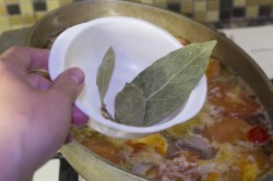 Суп шурпа из говядины в казане