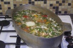 Суп шурпа из говядины в казане