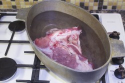 Суп шурпа из говядины в казане