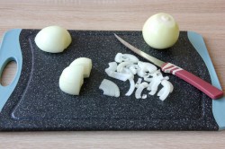 название картинки Сырая свекла по-корейски с луком и чесноком