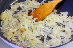 название картинки Сырая свекла по-корейски с луком и чесноком