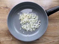 Свекла тушеная с морковью и луком - шаг 2 Свекла тушеная с морковью и луком - шаг 2