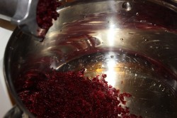 Свекольная икра на зиму  через мясорубку