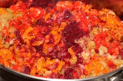 Свекольная икра на зиму  через мясорубку