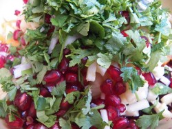 Салат из свеклы с гранатом и чесноком