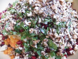 Салат из свеклы с гранатом и чесноком