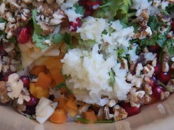 Салат из свеклы с гранатом и чесноком