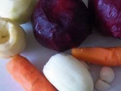 Салат из свеклы с гранатом и чесноком