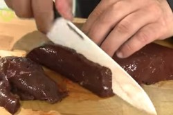 Свиная печень тушеная со сметаной