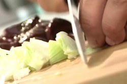 Свиная печень тушеная со сметаной