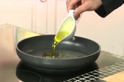 Свиная печень тушеная со сметаной