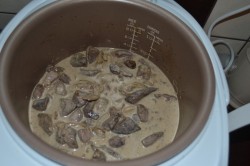 Свиная печень в сметане в мультиварке