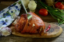 название картинки Свиная рулька в рукаве запеченная в духовке