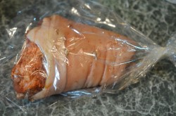 название картинки Свиная рулька в рукаве запеченная в духовке