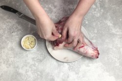 Рулька свиная запеченная с картошкой в духовке