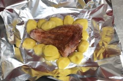 Рулька свиная запеченная с картошкой в духовке