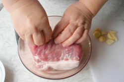 Свиная шея запеченная в духовке