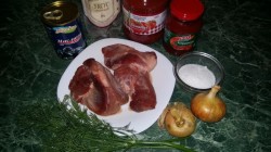 Свинина в томатном соусе на сковороде