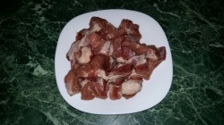 Свинина в томатном соусе на сковороде