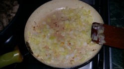 Свинина в томатном соусе на сковороде