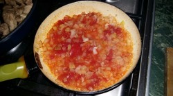 Свинина в томатном соусе на сковороде