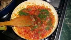 Свинина в томатном соусе на сковороде