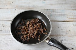 название картинки Свинина грибы помидоры сыр в духовке