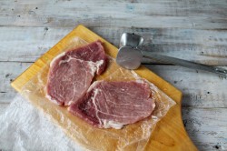 название картинки Свинина грибы помидоры сыр в духовке