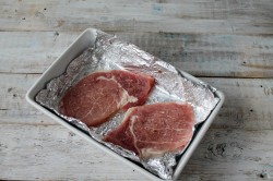 название картинки Свинина грибы помидоры сыр в духовке